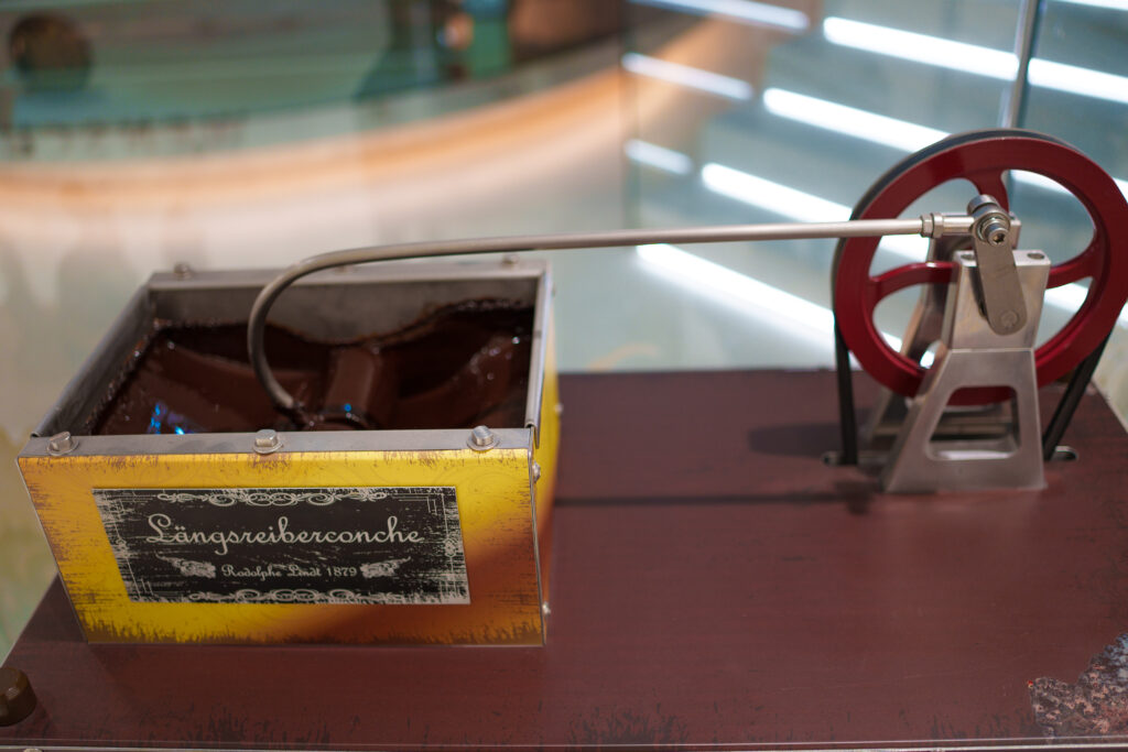 Dieses Gerät revolutionierte Ende des 19. Jahrhunderts die Schokoladenherstellung: Rodolphe Lindt entwickelte 1879 diese erste Conche-Maschine, um Schokolade länger zu rühren. © Henry Gasselich