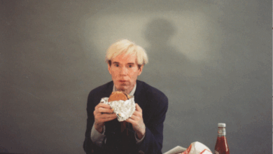 In Ulm in der Ausstellung: Gründer & bedeutendster Vertreter der Pop Art, Andy Warhol, mit Burger & Ketchup. © Jorrgen Leth