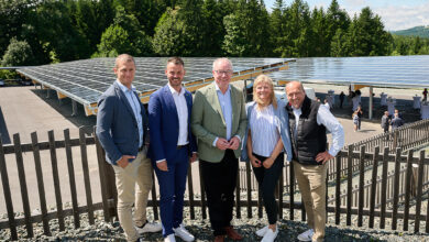 Markus Mayer, Christian Stacherl und Stephan Pernkopf mit Andrea und Georg Blochberger. © NLK Pfeiffer