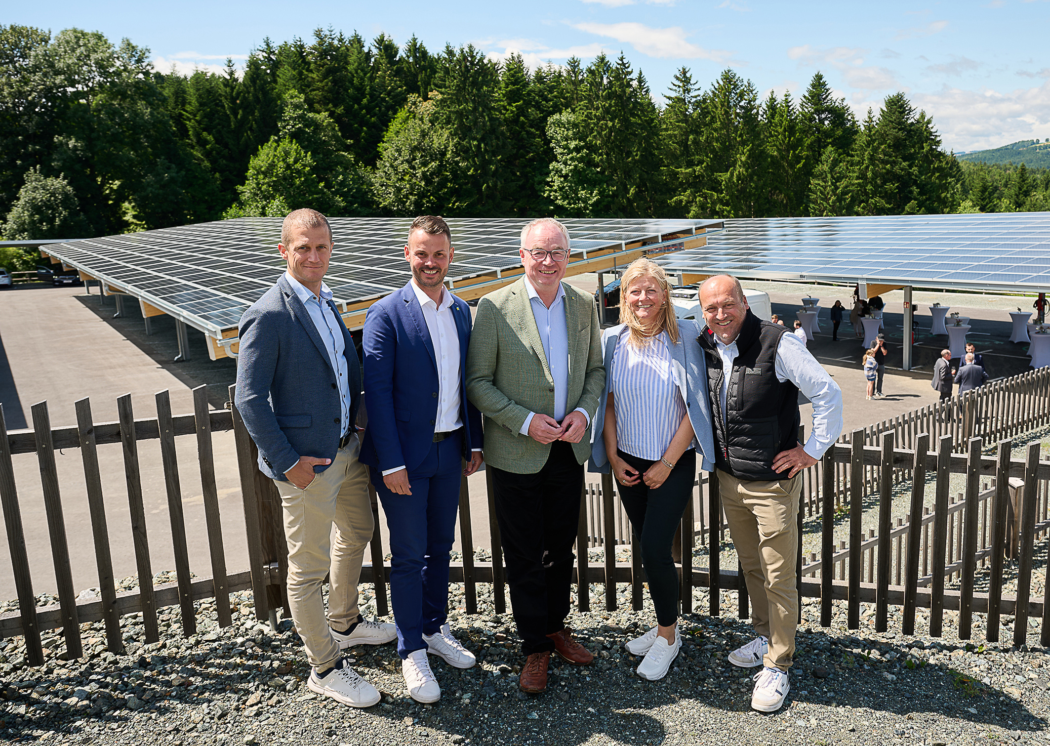 Markus Mayer, Christian Stacherl und Stephan Pernkopf mit Andrea und Georg Blochberger. © NLK Pfeiffer
