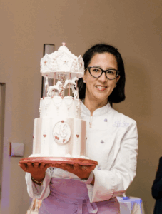 Natasha Lee Fokas von Sweety Cakes im schweizerischen Thun erdachte die gigantische, süße Robe. © Sweety Cakes