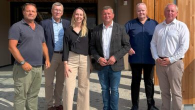 Auf Nahversorgungstour: v.l: Daniel Brüll, Ortskernkoordinator (Dorf & Stadterneuerung), Karl Ungersbäck, Geschäftsführer der Sparte Handel in der WKNÖ, Romina Jenei, Geschäftsführerin RegioPlan Consulting, Johannes Zuser, Bürgermeister der Marktgemeinde Hürm, Jürgen Prosenbauer, Inhaber SPAR Hürm, und Wolfgang Fuchs, zuständig für NAFES in der WKNÖ. © WKNÖ