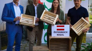 Besorgt - bleicht das Ö-Regal bald leer? Mag. Thomas Krahofer, efko-Geschäftsführer, Mag. Robert Pichler, Obmann von Wirtschaften am Land, BR Viktoria Hutter, Jugendsprecherin des Österreichischen Bauernbundes und efko-Landwirt Matthias Ecker (v.l.). © Wirtschaften am Land
