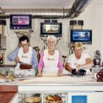 Die Backomas von der Cafe-Konditorei „Vollpension” in der Wiener Schleifmühlgasse, erhoben die Mehlspeisstudie mit. © Mark Glassner