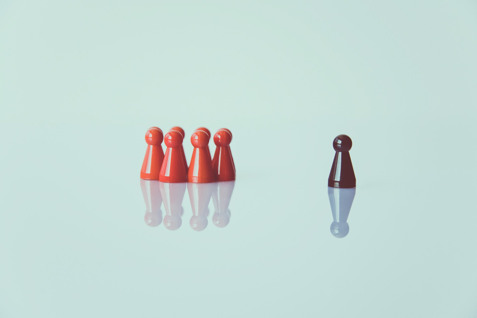 Unser Gehirn hält oft an alten Mustern fest, die Sicherheit vorgaukeln, aber im Alltag von Handwerksbetrieben kaum mehr funktionieren. Hier lernen Führungskräfte neu zu denken. © Unsplash / Markus Spiske