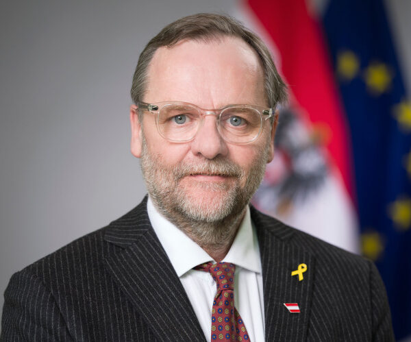 Staatssekretär für Deregulierung und Entbürokratisierung Sepp Schellhorn setzt auf mehr Bürgerbeteiligung und Praxisnähe bei der Verwaltungsreform. © BKA / Andy Wenzel