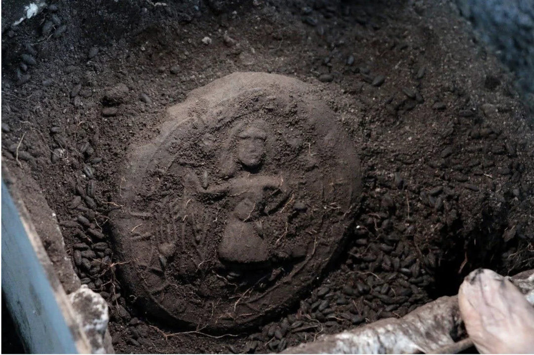 Ein Brot mit der Jesus-Christus-Darstellungen wurde in der antiken Siedlung Topraktepe in der Osttürkei gefunden. © Provinzverwaltung Karaman