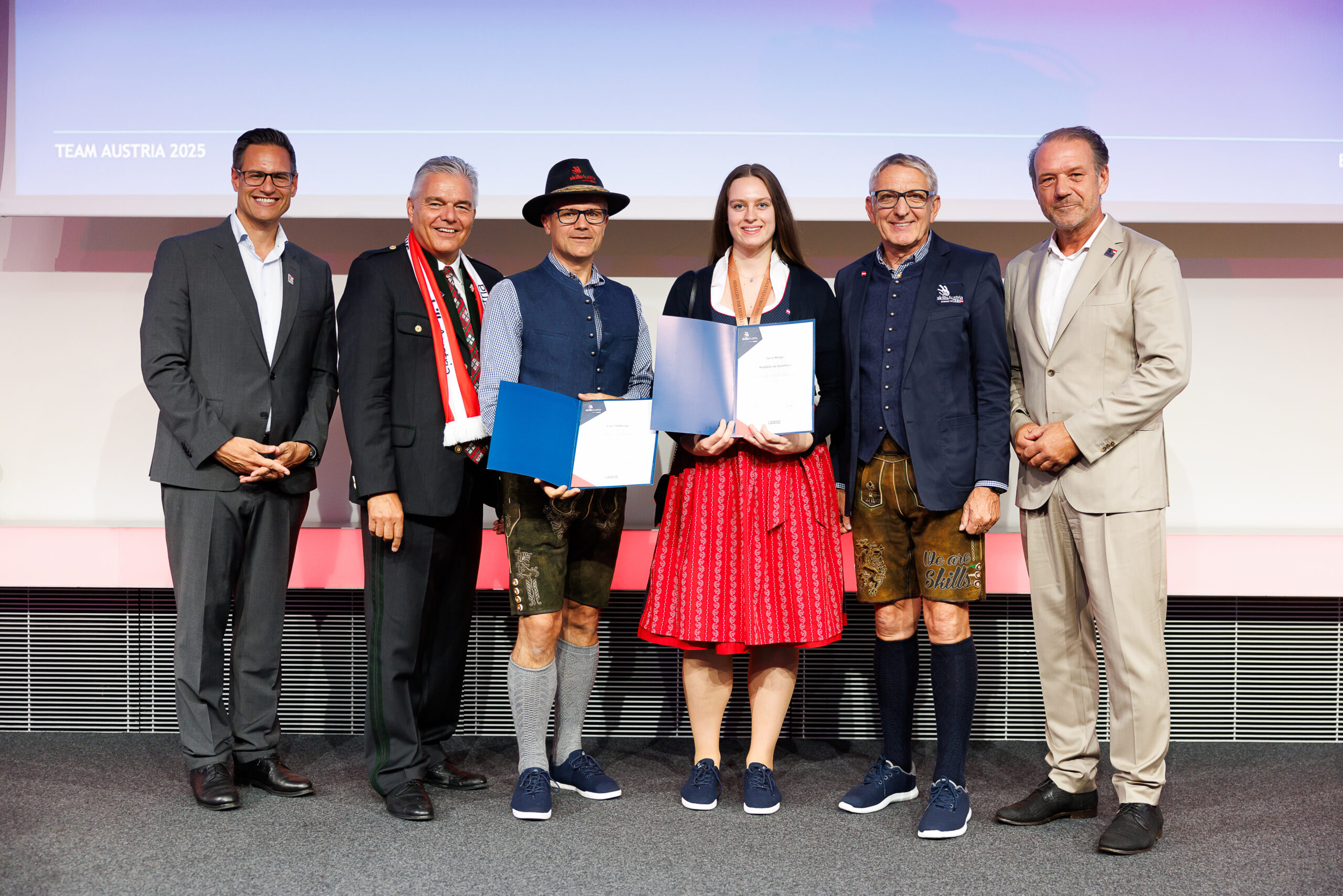 Offizieller Empfang in der Wirtschaftskammer (v. l.): Thomas Csipko/Bawag, BIM Leo Jindrak, Experte Erwin Heftberger, Sarah Klinger, SkillsAustria-Präsident Josef Herk, WKÖ-Vizepräsident Andreas Herz. © Florian Wieser