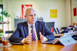 Dr. Johannes Michael Wareka ist Miteigentümer und seit 1991 Geschäftsführer von Marzek Etiketten+Packaging. © Mrazek