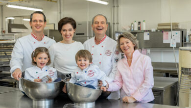 Die Nachfolge ist gesichert: L. Heiner-Chefs Paulus und Michael Stuller mit ihren Familien. © L.Heiner