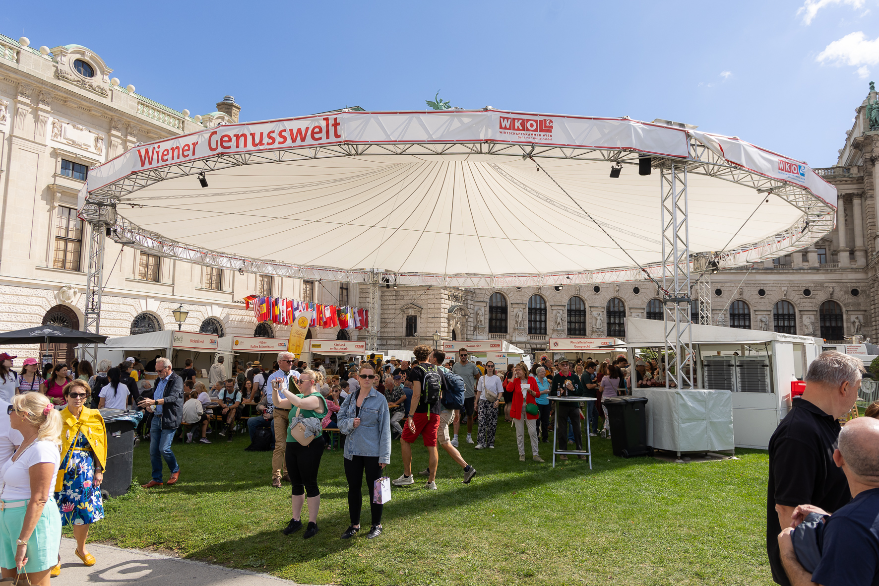 Das Lebensmittelgewerbe und der Lebensmittelhandel der WKW präsen- tierten sich in der Wiener Genusswelt mit vielen Köstlichkeiten direkt aus der Stadt. © Klemm