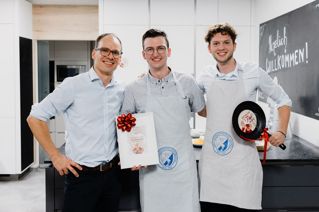 Zwei Niederösterreicher holen den ersten Staatsmeistertitel im Palatschinkenschupfen – und entzünden ein landesweites Mehlspeisen-Fieber.