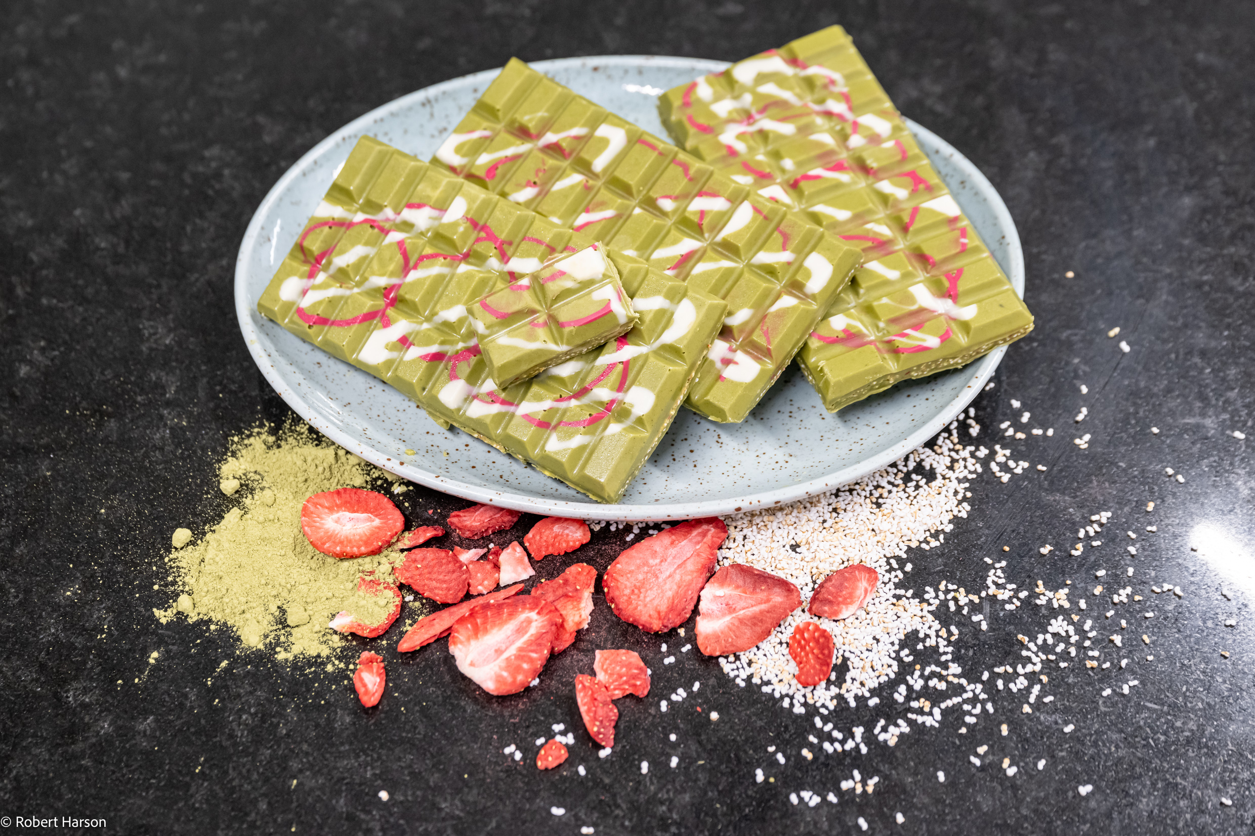 Matcha trifft Erdbeere – neue Billa-Plus-Schokolade im Weihnachtslook
