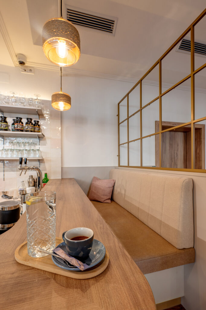 Place to be: der Platz an der Bar. © Aichinger