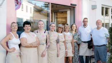 Das Team der Konditorei Kadlec freut sich über den gelungenen Neustart. © Aichinger