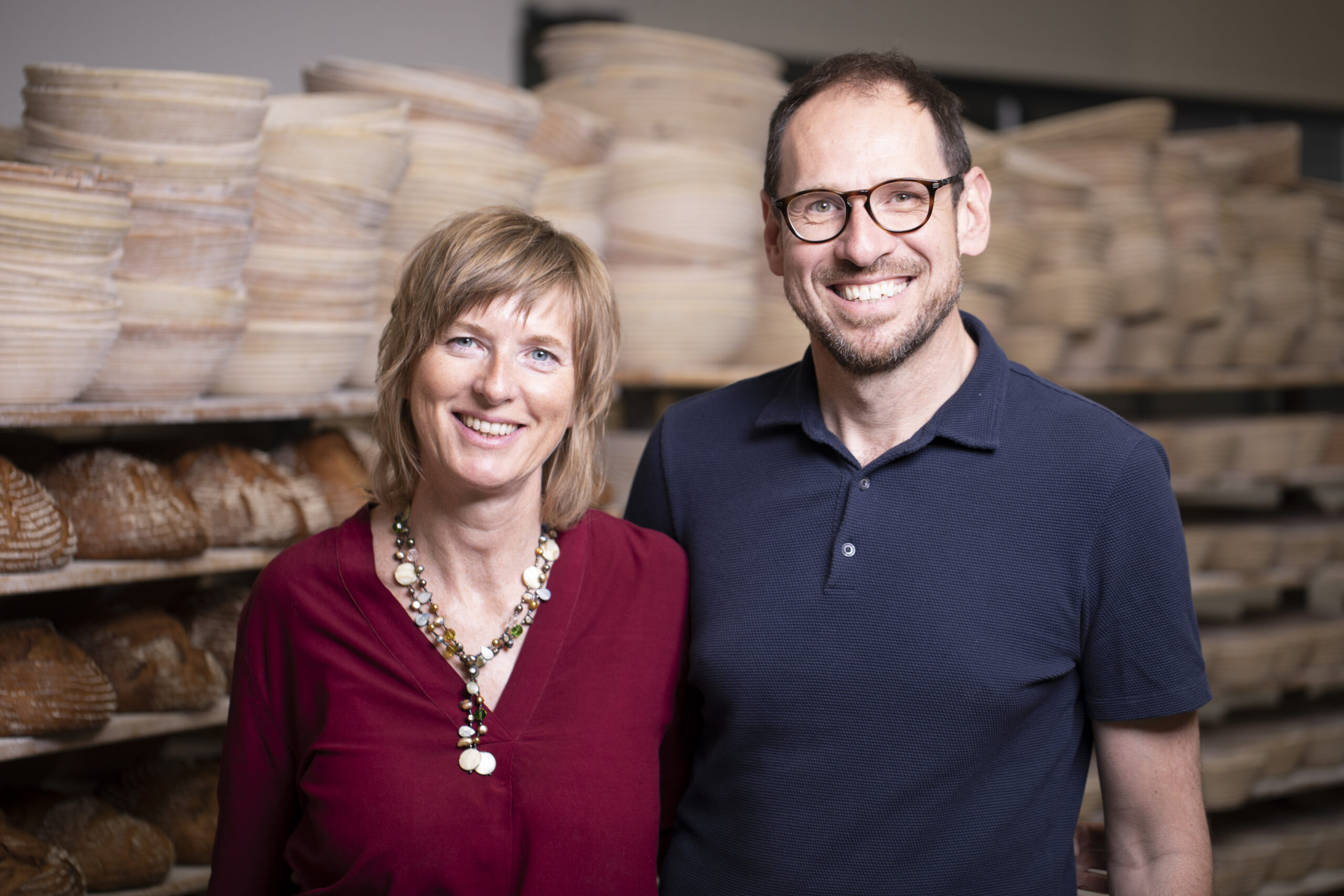 Antje und Gerhard Winkler in ihrer Backstube – das Ehepaar prägt den Familienbetrieb seit vielen Jahren gemeinsam. © Kapelari Studio