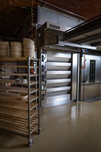 Der neue Elektrobackofen von Wachtel ist das Herzstück der Modernisierung – energieeffizient, präzise steuerbar und vollständig in das nachhaltige Energiekonzept der Bäckerei integriert. . © Beigestellt