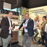 Würze in das Messe-Leben brachte Stay Spiced mit Geschäftsführer Lukas Walchhofer (l.) und Zaltech- Chef Helmut Gstöhl mit ihren zahlreichen Würzkreationen. © HaRo