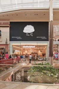 Ein Blick auf den Zimtwirbel-Store: Moderner Auftritt, klare Linie – der neue Standort zeigt, wie Winkler Tradition und junge Markenwelt verbindet.© Kapelari Studio