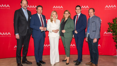 Klaus-Dieter Koch (Markenstratege), Norbert Totschnig (Bundesminister), Ellen Staudenmayer (CEO McDonald’s Österreich), Christina Mutenthaler-Sipek (GF AMA-Marketing), Karin Metz (Landwirtin), Josef Mossbrugger (Präsident LK Österreich), Michael Kunz (CEO Lidl Österreich) und Lorenz Mayr (Aufsichtsratsvorsitzender AMA-Marketing). © AMA-Marketing / Thomas Meyer