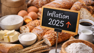 Rohstoffe wie Mehl, Zucker, Eier und Milchprodukte sowie energieintensive Produktionsprozesse stehen 2025 erneut unter Kostendruck. Laut Statistik Austria stiegen die Preise für Nahrungsmittel und alkoholfreie Getränke um 3,7 Prozent, während Energiepreise einen zusätzlichen Belastungsfaktor für Bäcker- und Konditorbetriebe darstellen. Credit: © OpenAI / DALL·E (Symbolbild)