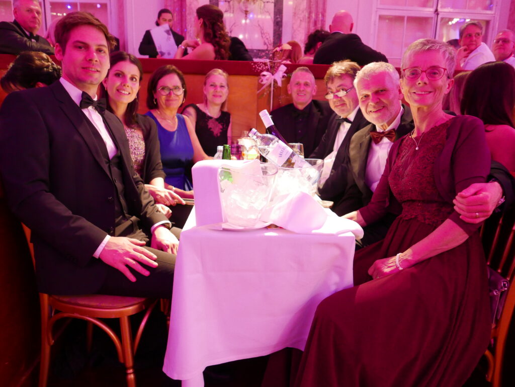 OÖ-LIM Reinhard Honeder konnte Bäckerkollegen von Wien bis Vorarlberg in der Loge begrüßen. © Ripix