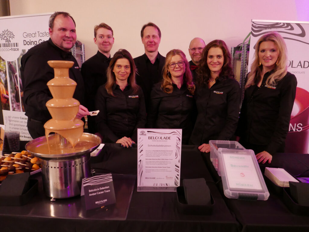 Sprudelnde Schokobrunnen dürfen auf dem ZuckerBäckerball nicht fehlen. Auch heuer wieder bereitgestellt und betreut vom Puratos-Team. © Ripix