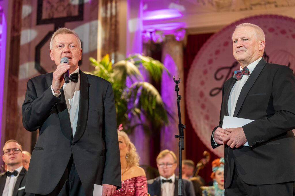 LIM Josef Angelmayer (l.) und IM BIM-Stv. Josef Schrott begrüßten die Ehrengäste. © Ripix