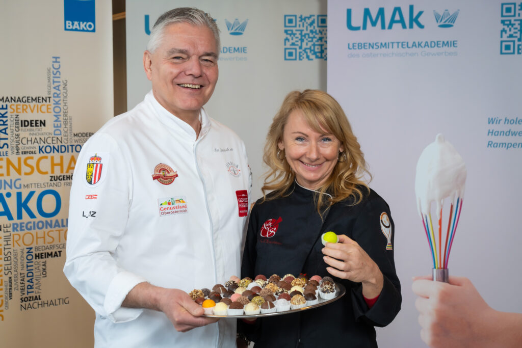 Das Team der Oberjuroren beim Konditorenwettbewerb: BIM Leo Jindrak und Brigitta Schickmaier.© LMAk