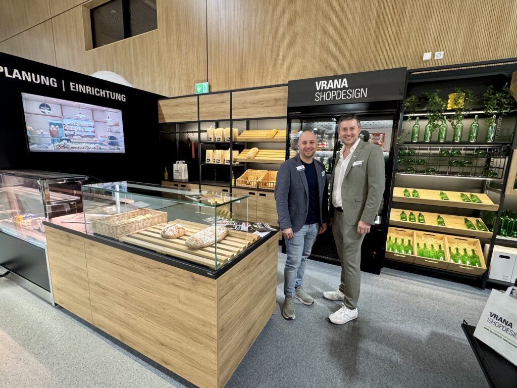 Ebenfalls erstmals auf der AB HOF: Matthias Frühwirth und Rudolf Maurer von Vrana Shopdesign aus Pyhra. © ÖBKZ/Braune