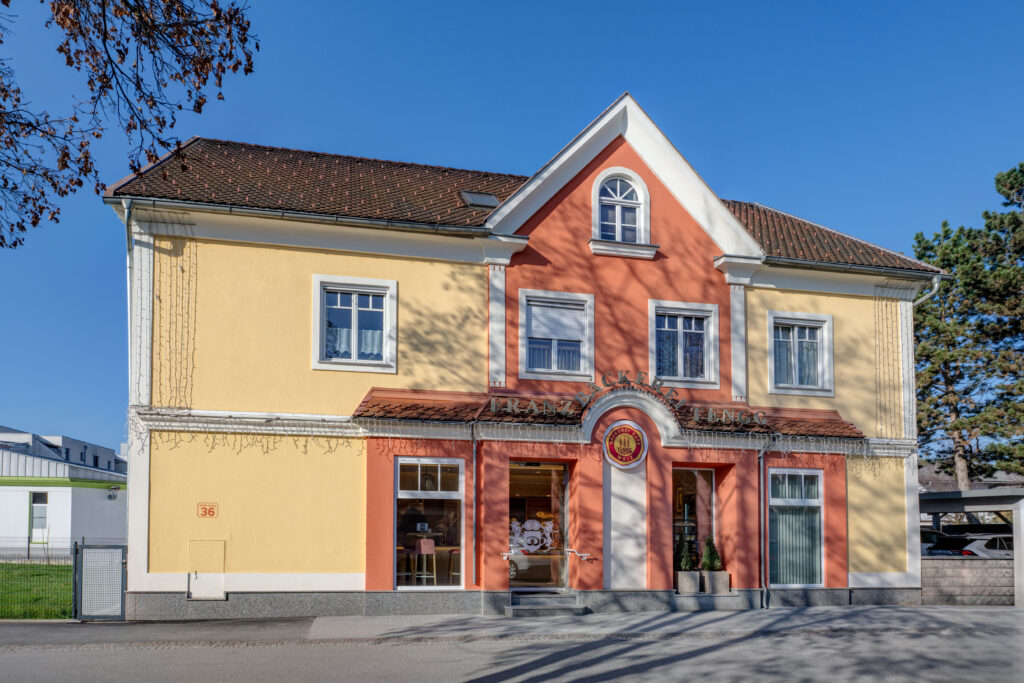 Die vergrößerten Fenster schaffen Sichtbarkeit und Transparenz. © Aichinger