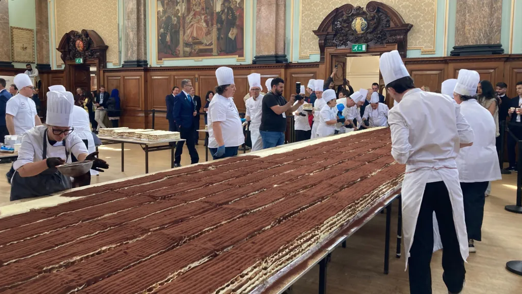 Weltrekord in London: 150.000 Biskuits für längstes Tiramisu der Welt