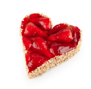 Erdbeer-Sacher-Herz von Ströck: Biskuit-Sacherboden mit Erdbeermarmelade, Erdbeeroberscreme, mit frischen Erdbeeren belegt und geliert. © beigestellt