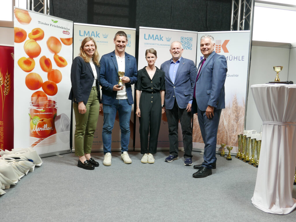 Platz 9 in der Gesamtwertung sowie der Innovationspreis für das Weinviertler Weckerl mit Erdäpfeln, Leinsamen, Kürbiskernen und Traubensaft gingen an die Bäckerei von Philipp Stoiber.© Hilde Resch