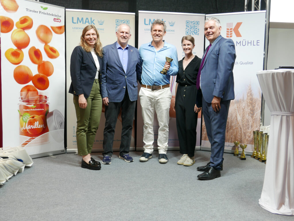 Die Bäckerei Reichl Brot sicherte sich mit dem dritten Platz am Podium und dem Innovationspreis für ihr Maronibrot zwei Pokale sowie zahlreiche Urkunden. © Hilde Resch
