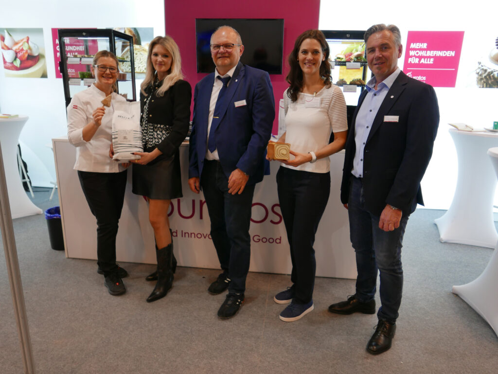 Puratos stellte das Thema Snacks in den Mittelpunkt. Von herzhaften Snacks wie Croissant Caprese bis zu süßen wie Pistazien- Cake-Sticks oder Cafe-Latte-Cake to go. © Beigestellt