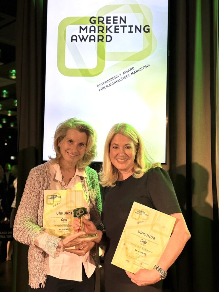 Alexandra Gruber und Erika Gier mit dem verdienten Preis. © Geier Die Bäckerei