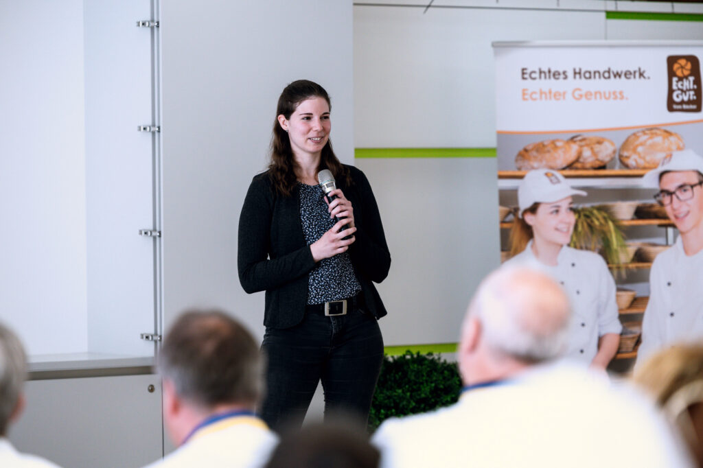 Die Siegerin des Landeslehrlingswettbewerbs 2026, Sandra Lenk, schilderte ihren Weg in den Beruf. © Andreas Biba