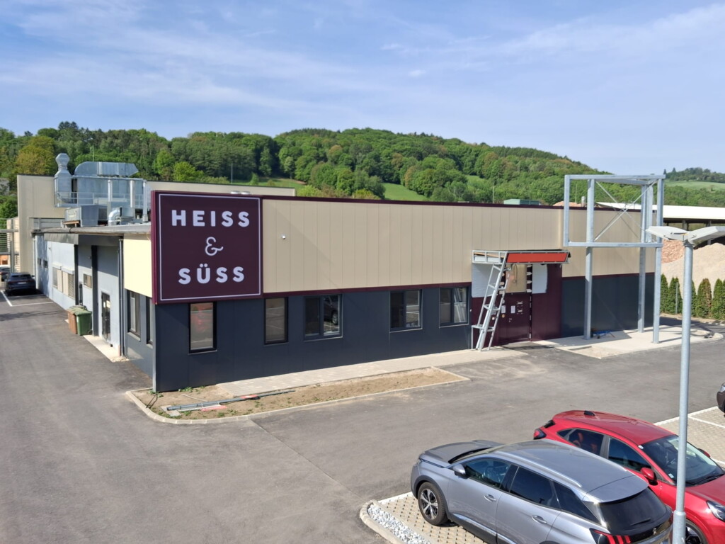 Im Februar 2025 erfolgte der Spatenstich, jetzt nur mehr der Feinschliff im ausgebauten Produktions- und Logistikzentrum in Altlengbach. © Beigestellt