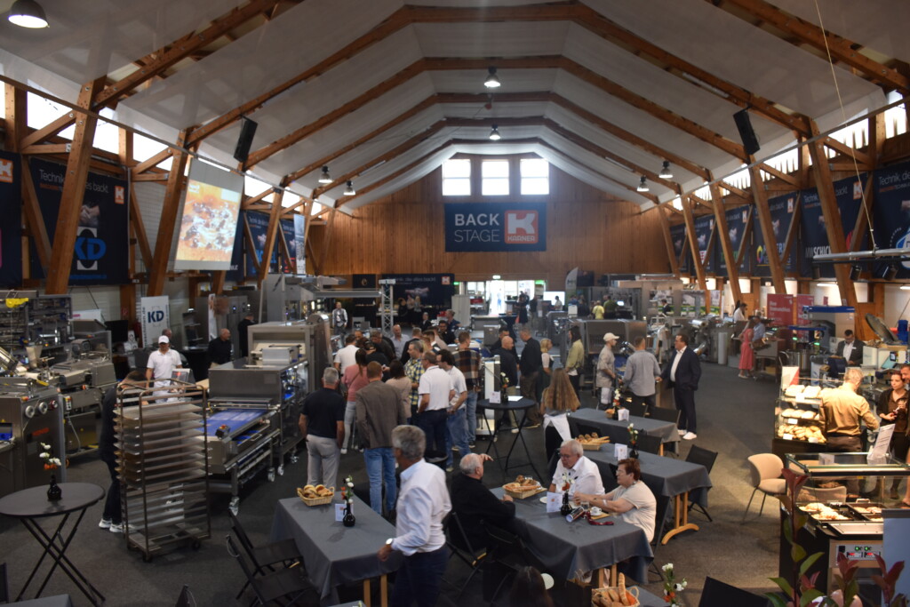 Rund 300 Besucher fanden sich in der Veranstaltungshalle in Kaindorf ein. © Hilde Resch