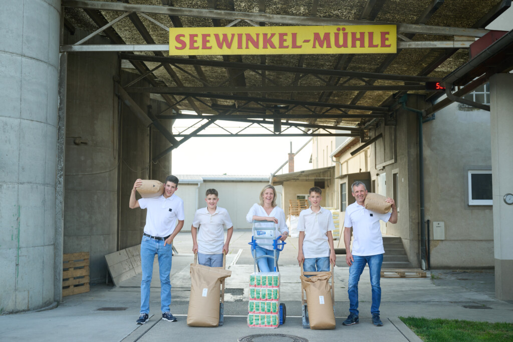 Alle für das Mehl: Familie Passenbrunner hält zusammen. © Sabine Landauer