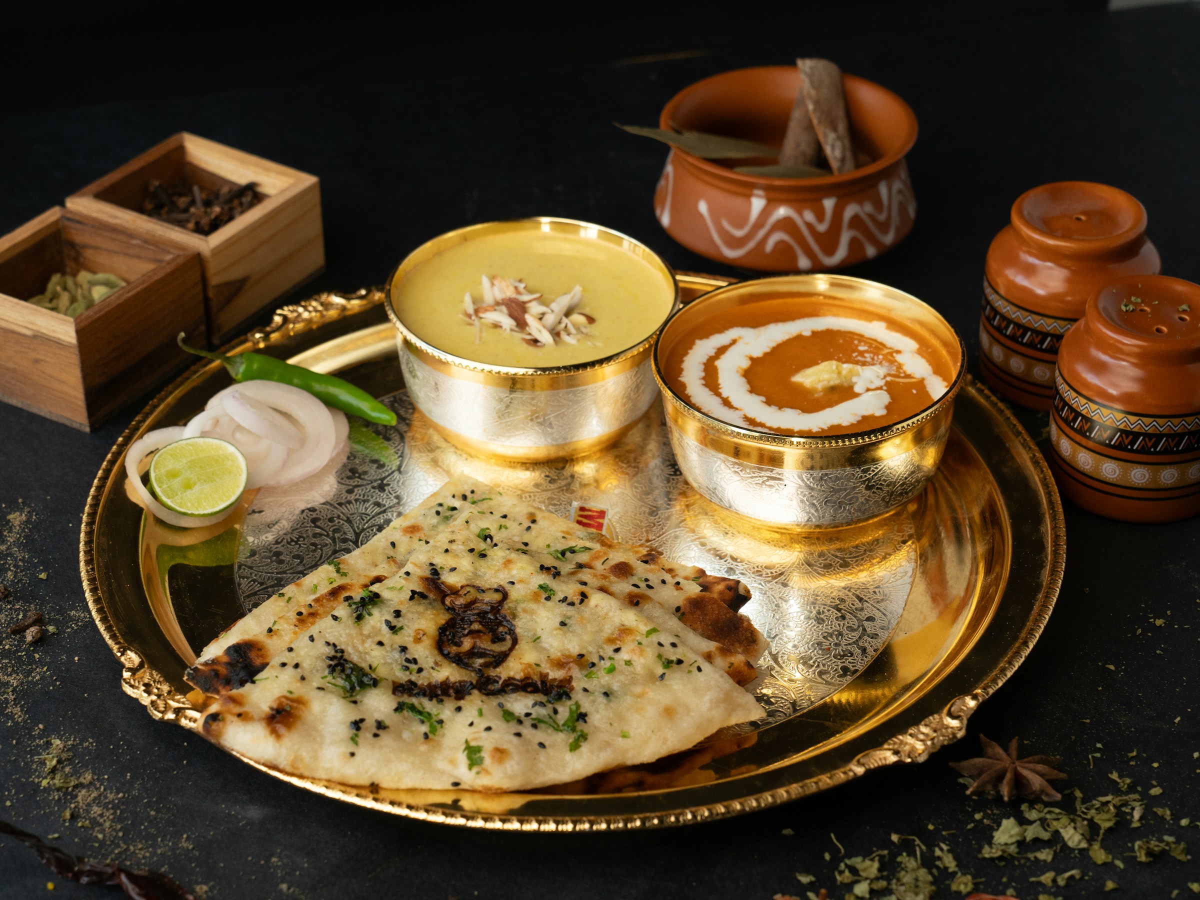 TasteAtlas-Brotranking 2026: Naan führt mit Fladenbroten, Pan de bono bei Brot