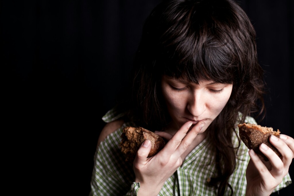 Sensorik beginnt mit bewusstem Wahrnehmen: In den Workshops lernen Kinder und Jugendliche, Brot mit allen Sinnen zu erleben und Qualitätsunterschiede zu erkennen. © Unsplash / Maria Kovalets
