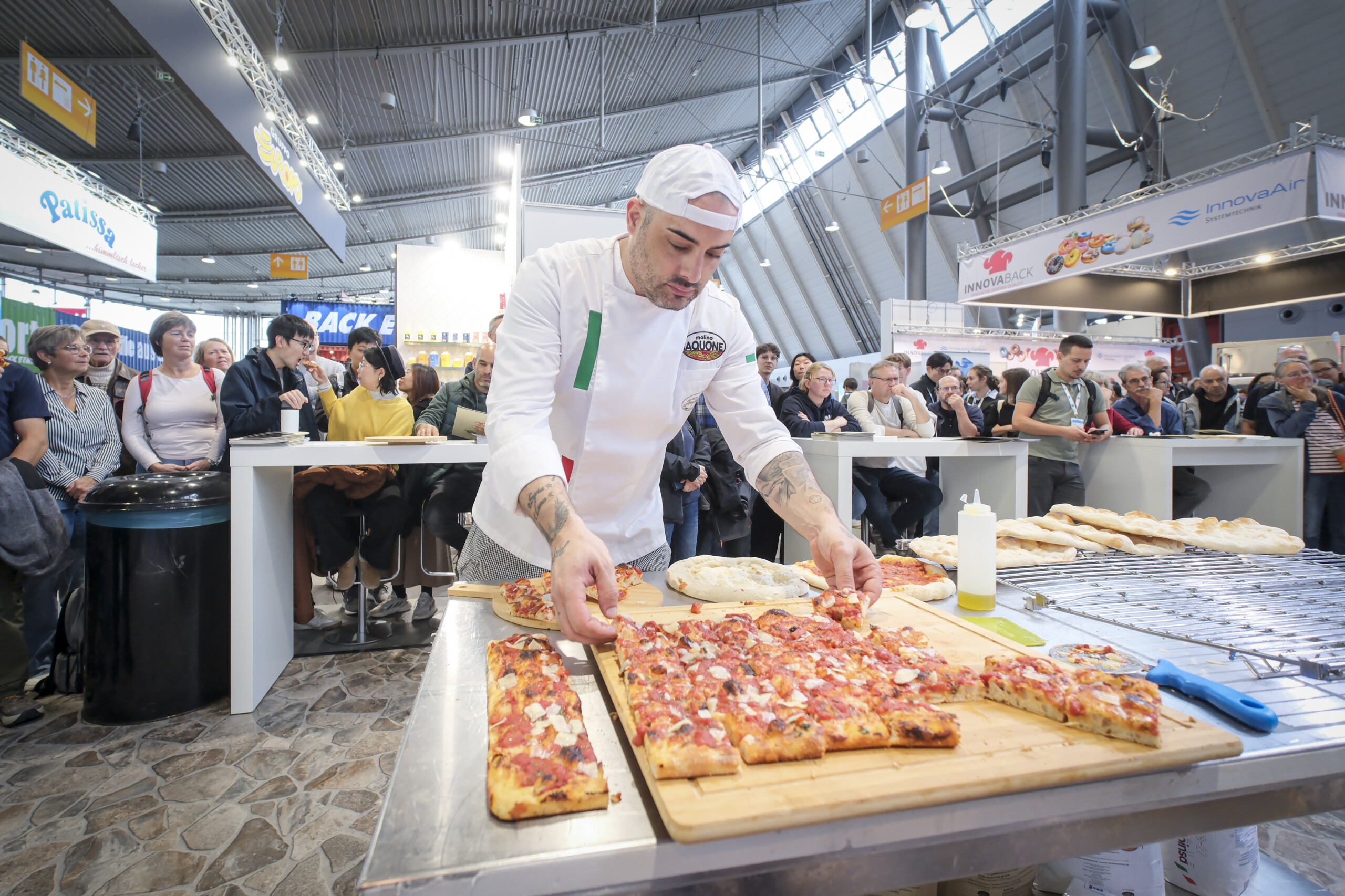 Die Pizzashow der Associazione Pizzerie Italiane (API) mit anschließender Verkostung war eines der Highlights für die Besucherinnen und Besucher. | Bildnachweis: Thomas Wagner / Messe Stuttgart
