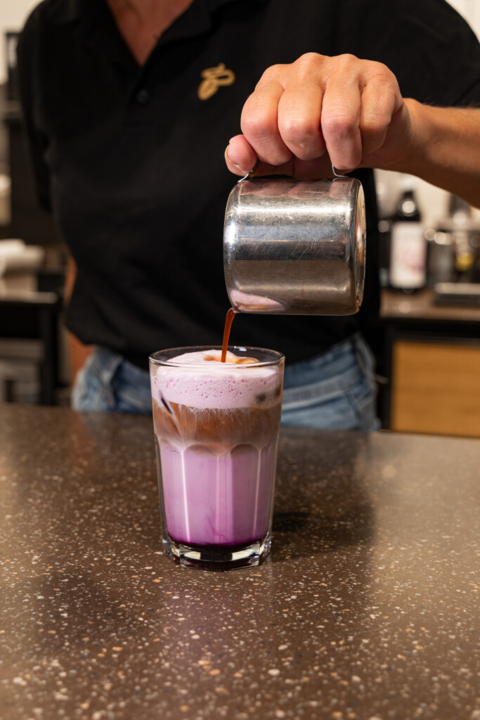 Lila Laune - der Ube-Latte ist hip und schmeckt auch gut. © Tchibo